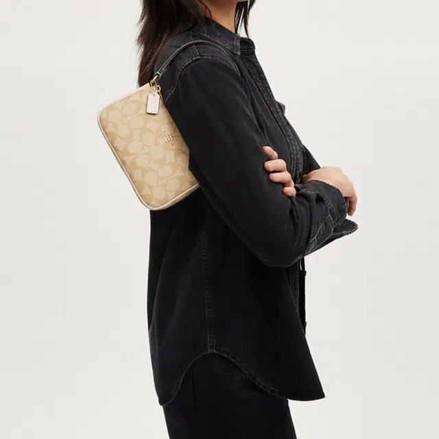 COACH Nolita 19 Logo PVC