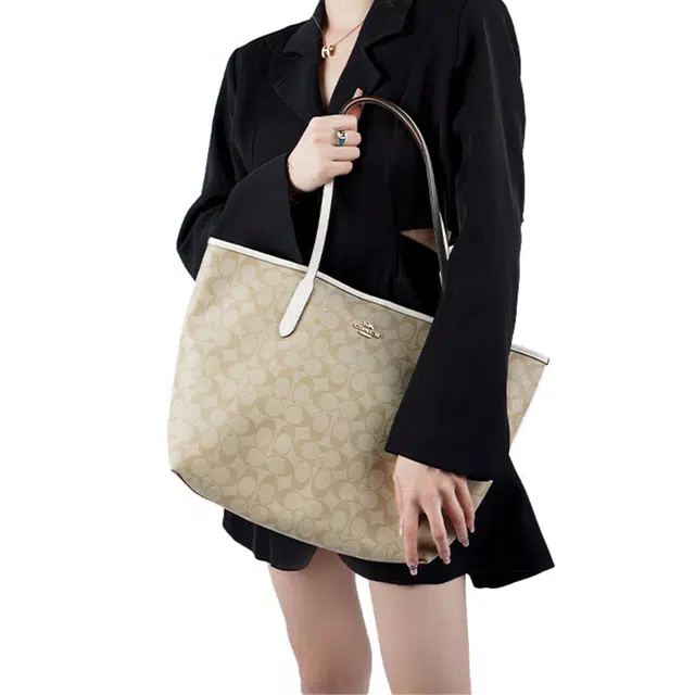 COACH City 33 Tote