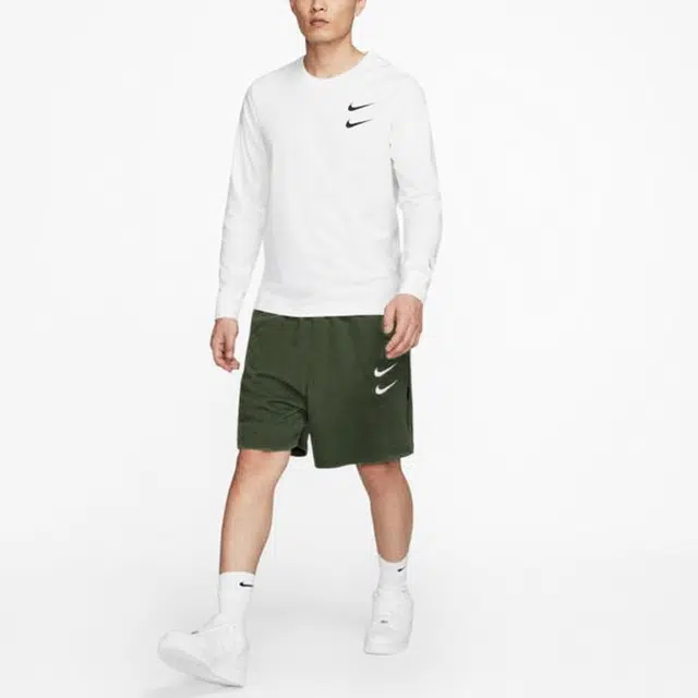 Nike Swoosh T