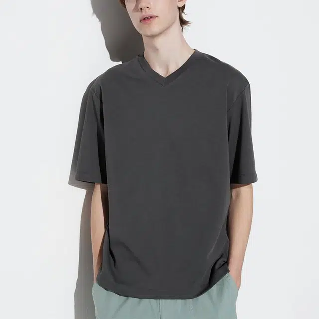 UNIQLO V T