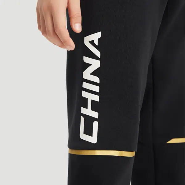 安踏儿童 亲肤舒适时尚字母印花针织运动裤 梦幻黑青少年