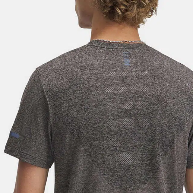 Under Armour Seamless T