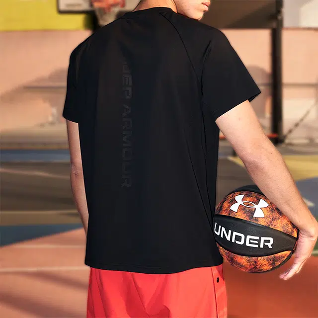 Under Armour Logo T