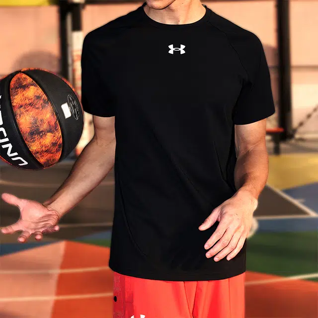 Under Armour Logo T