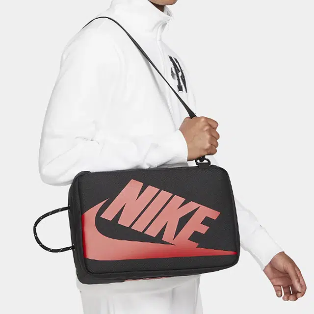 Nike Logo Bred