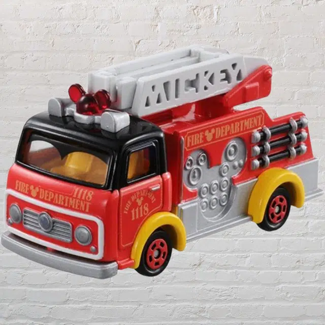 TAKARA TOMY