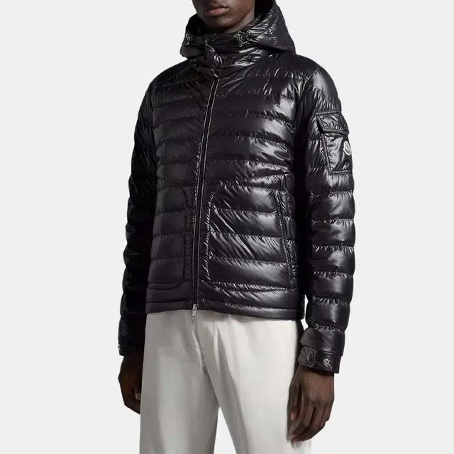 Moncler SS23 LAUROSLogo
