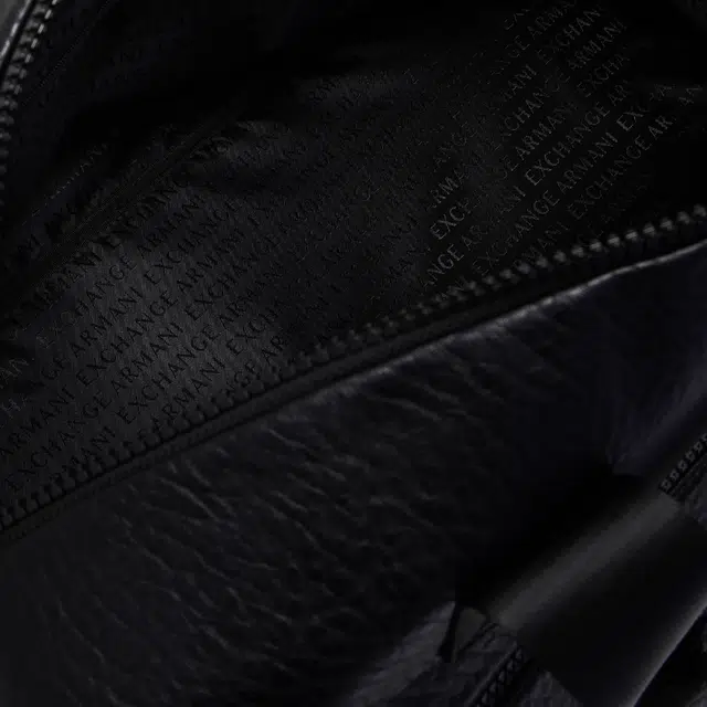 ARMANI EXCHANGEAE GARNET MATERIAL