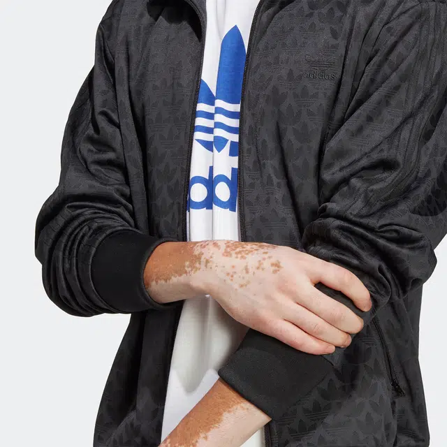 adidas originals Logo