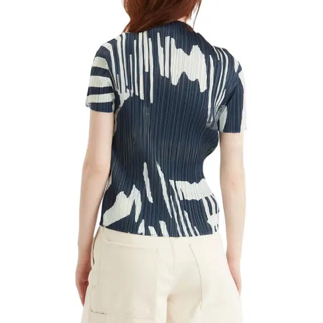 PLEATS PLEASE ISSEY MIYAKE T