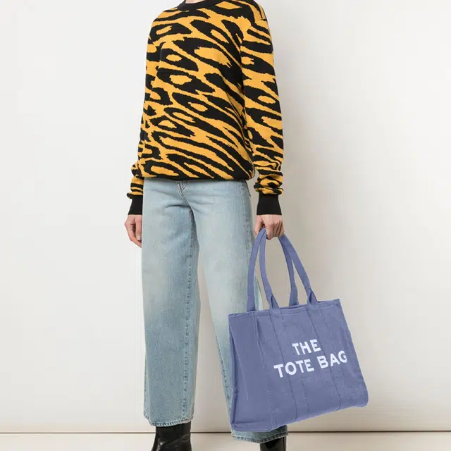 MARC JACOBS The Traveler Logo Tote