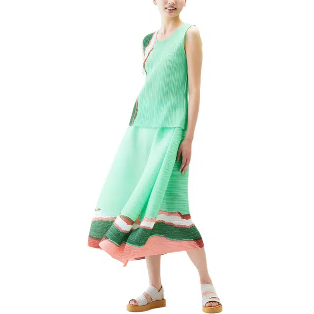 PLEATS PLEASE ISSEY MIYAKE