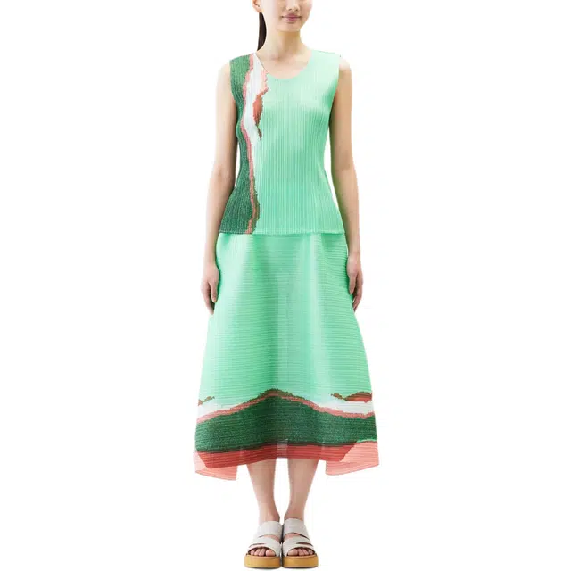PLEATS PLEASE ISSEY MIYAKE