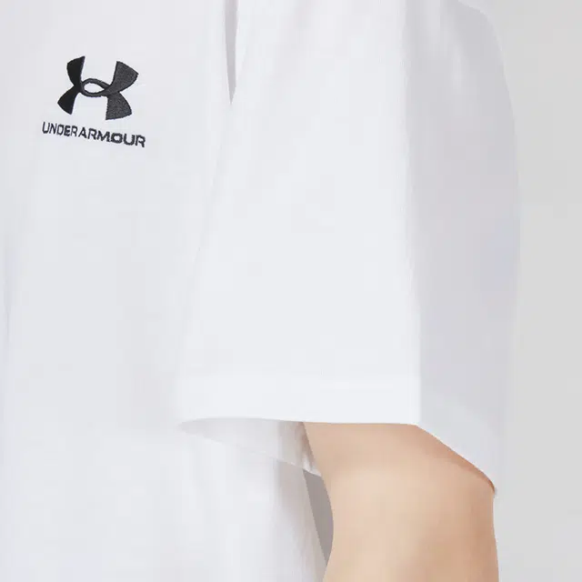 Under Armour T