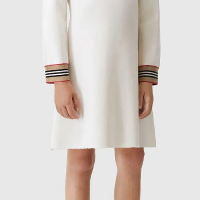 Burberry FW22 V