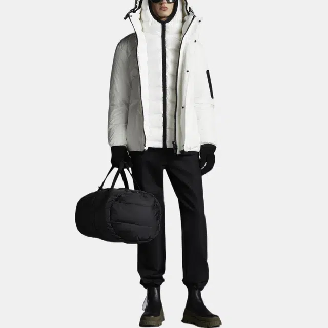 Moncler FW22 Logo