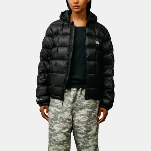 Stussy FW25 FW25 MIDWEIGHT HOODED PUFFER logo