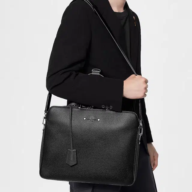 LOUIS VUITTON ARMAND