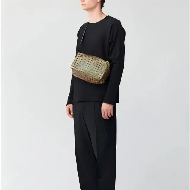 ISSEY MIYAKE Kuro