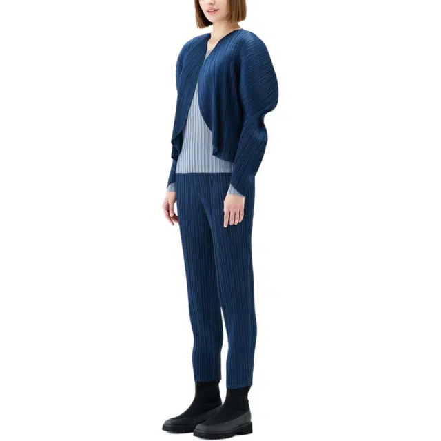 PLEATS PLEASE ISSEY MIYAKE