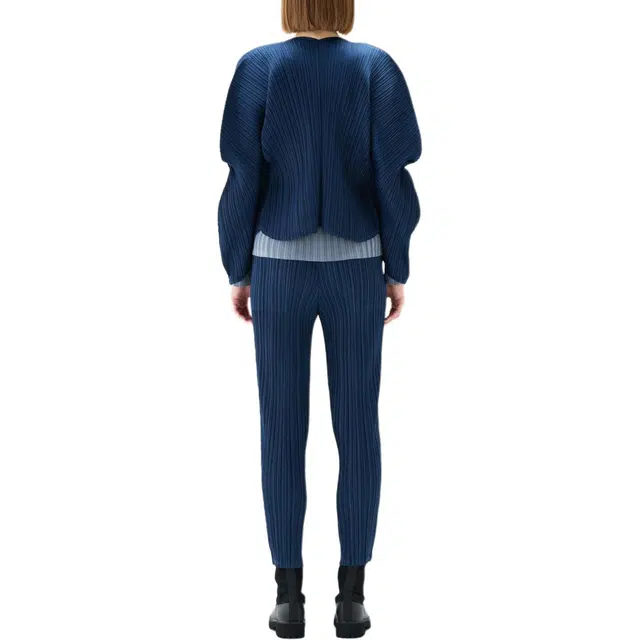 PLEATS PLEASE ISSEY MIYAKE