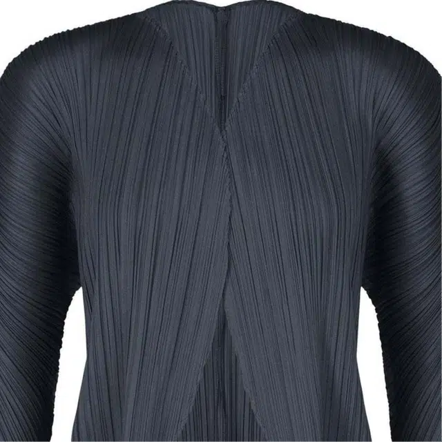 PLEATS PLEASE ISSEY MIYAKE
