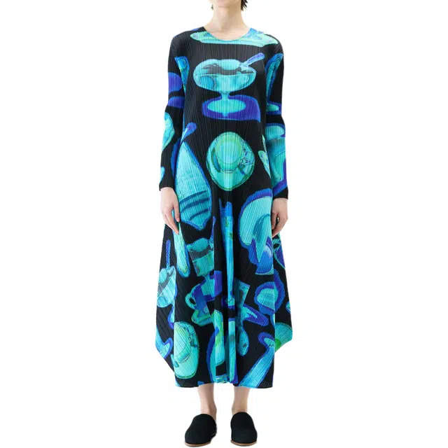 PLEATS PLEASE ISSEY MIYAKE