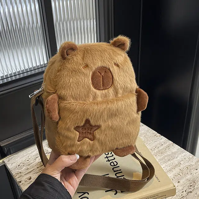 爱尔绅特 卡通可爱水豚鼠小众设计休闲简约时尚百搭 毛绒 单肩斜挎包 常规 女款 棕色