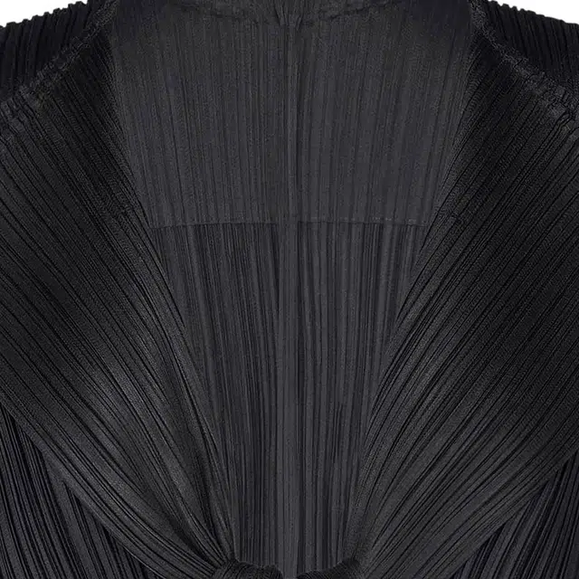 PLEATS PLEASE ISSEY MIYAKE