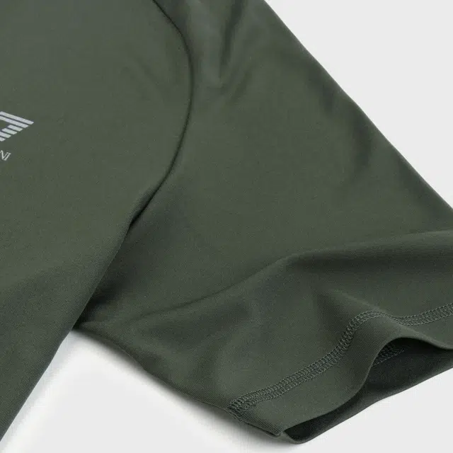 EMPORIO ARMANI EA7 LogoT