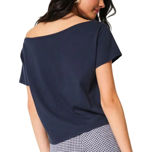 Hollister T