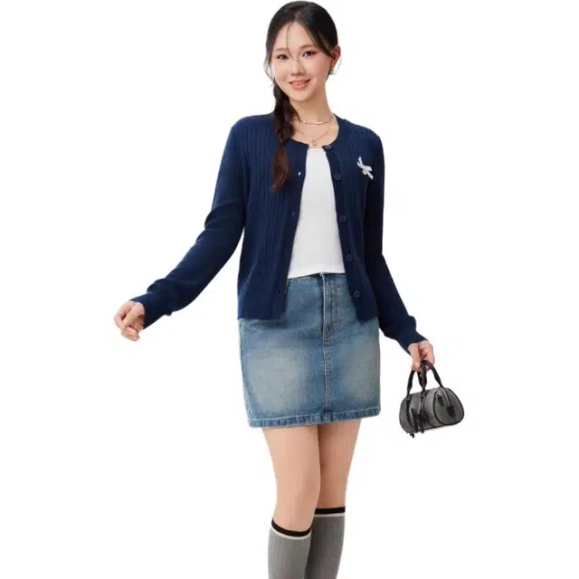 爱依服 时尚温柔风蝴蝶结设计针织衫 女款