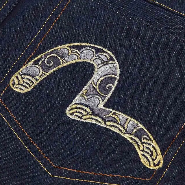 EVISU M