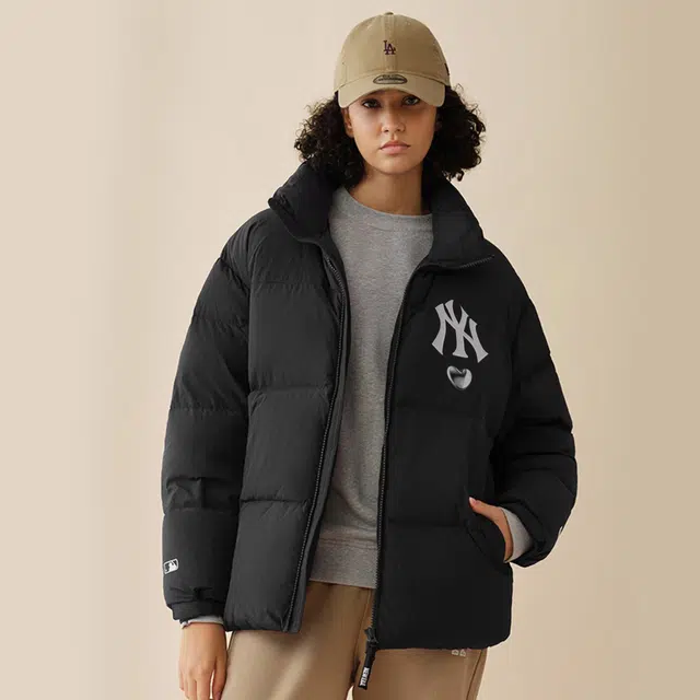 New Era x MLB Yankees YXYY Silver Heart Down Jacket Black