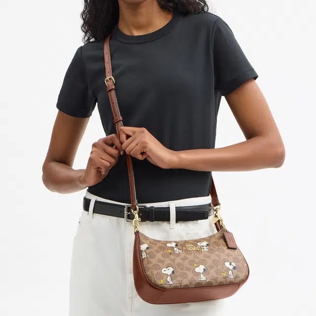 COACH Peanuts Teri 24 Logo