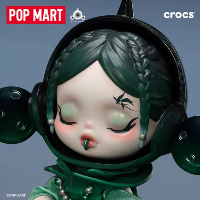 POP MART SKULLPANDA CROCS OOTD
