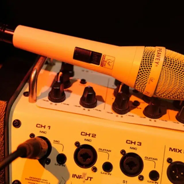 PEAVEY () P1-100
