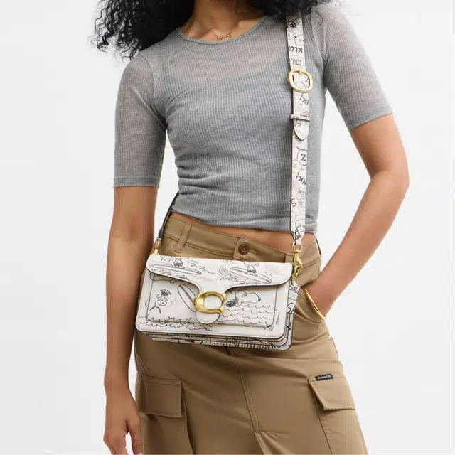 COACH x PEANUTS Tabby 26