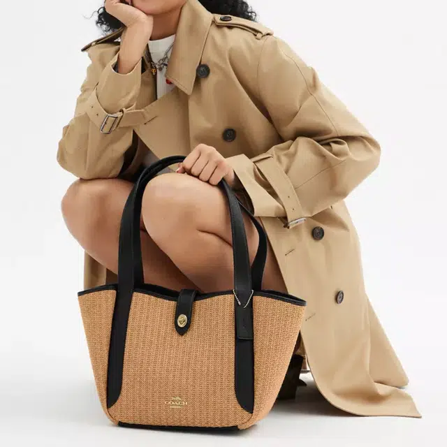 COACH Hadley 28 Tote