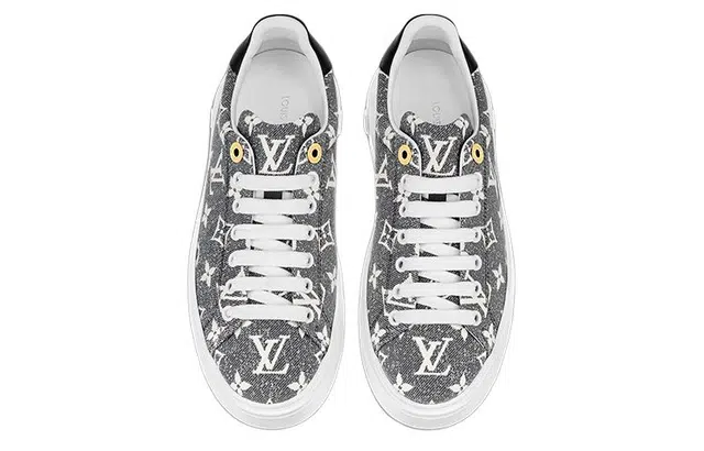 LOUIS VUITTON Time Out