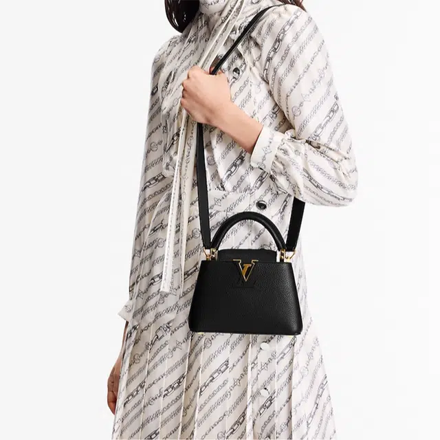 LOUIS VUITTON Capucines Taurillon