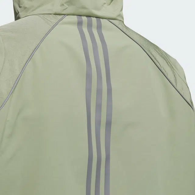 adidas FUSTL WOVEN logo