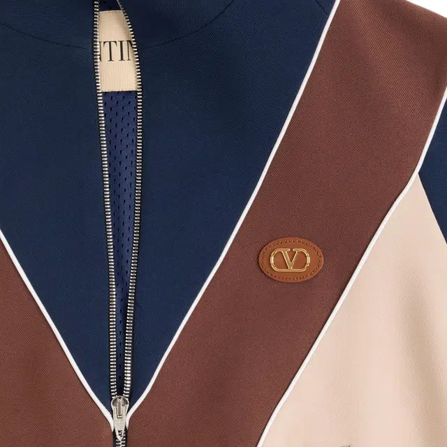 Valentino SS25 VLogo