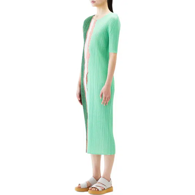 PLEATS PLEASE ISSEY MIYAKE