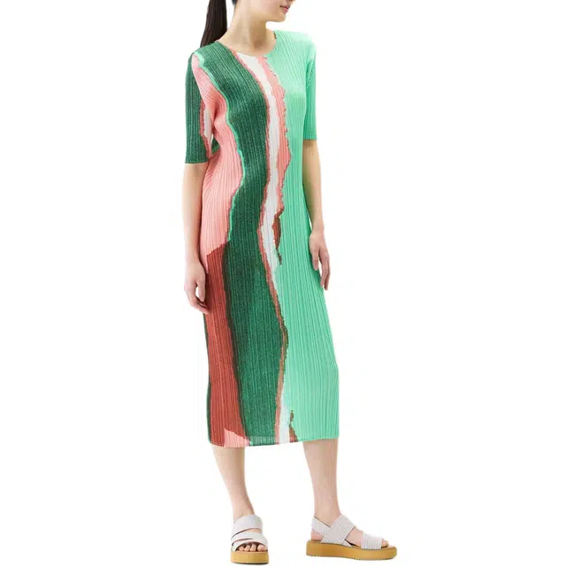 PLEATS PLEASE ISSEY MIYAKE