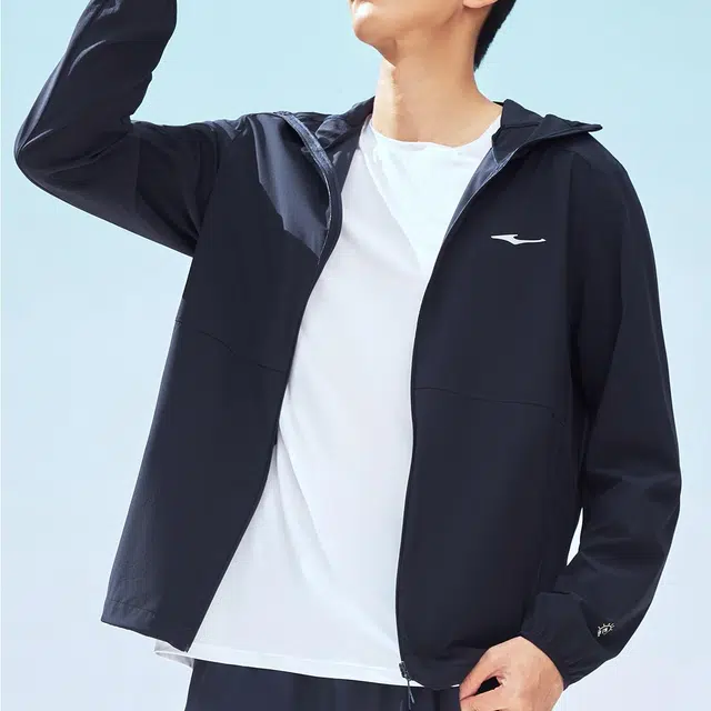 鸿星尔克 综训系列 运动休闲简约拼色连帽 防紫外线防晒服 男款 黑曜蓝