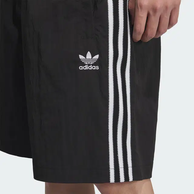 adidas originals SS25 WOVEN SHORTS logo