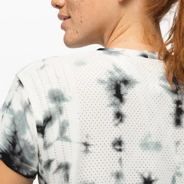 lululemon Train to Be T