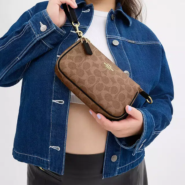 COACH Nolita 19
