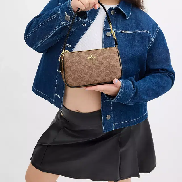 COACH Nolita 19